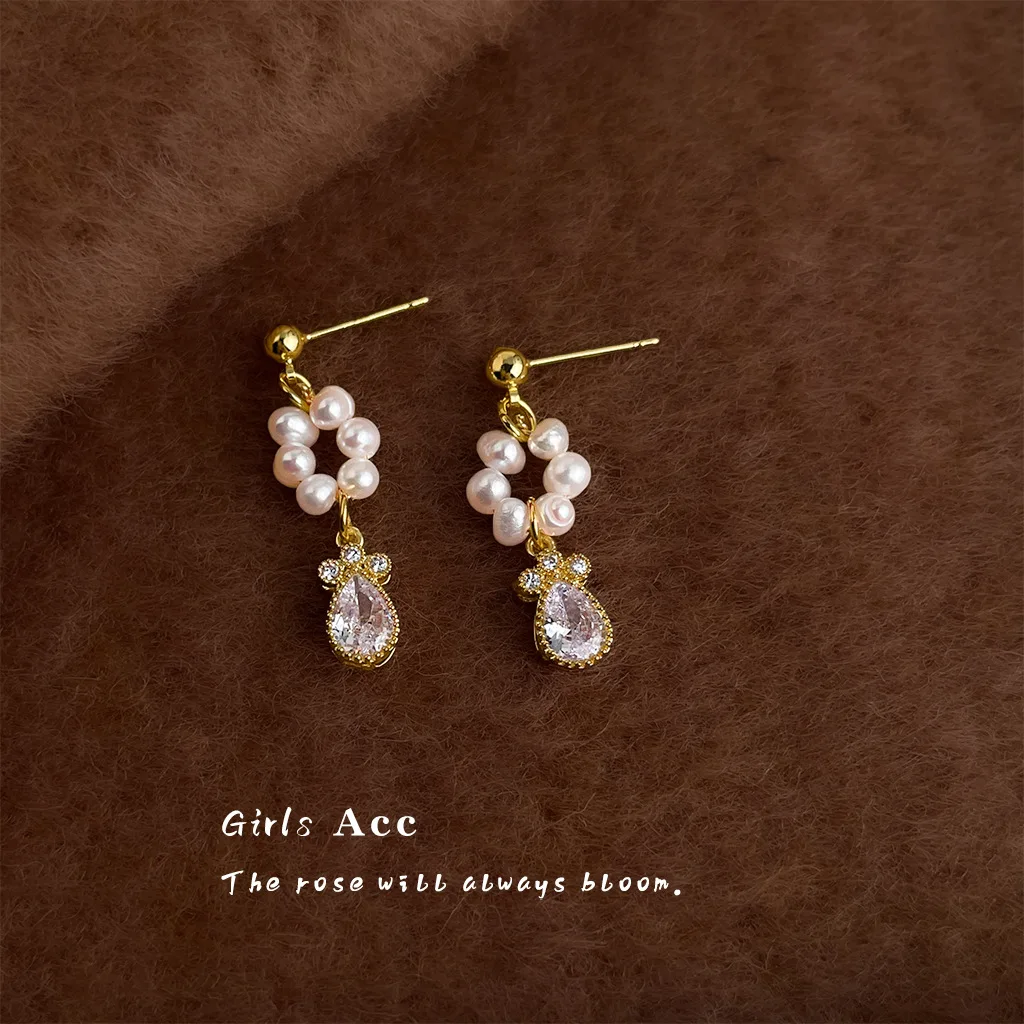 

Hot Sale Luxury Freshwater Pearl Earrings with Zircon Handmade Vintage French Style Wholesale Artistic Commuter Jewelry Women