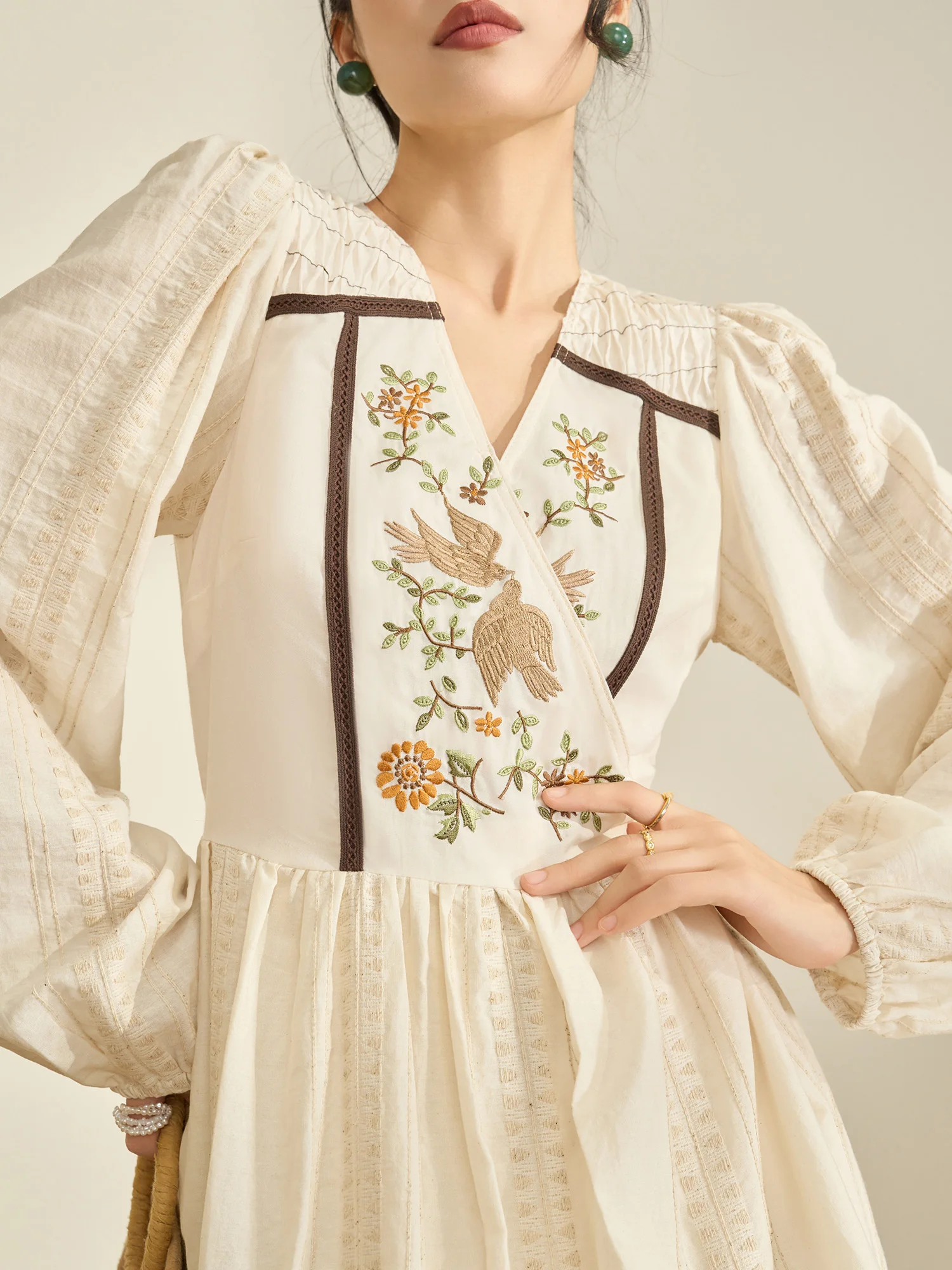 

Элегантное белое длинное платье с V-образным вырезом и вышивкой, в весеннем стиле для офиса, модная женская юбка от Flowing Era