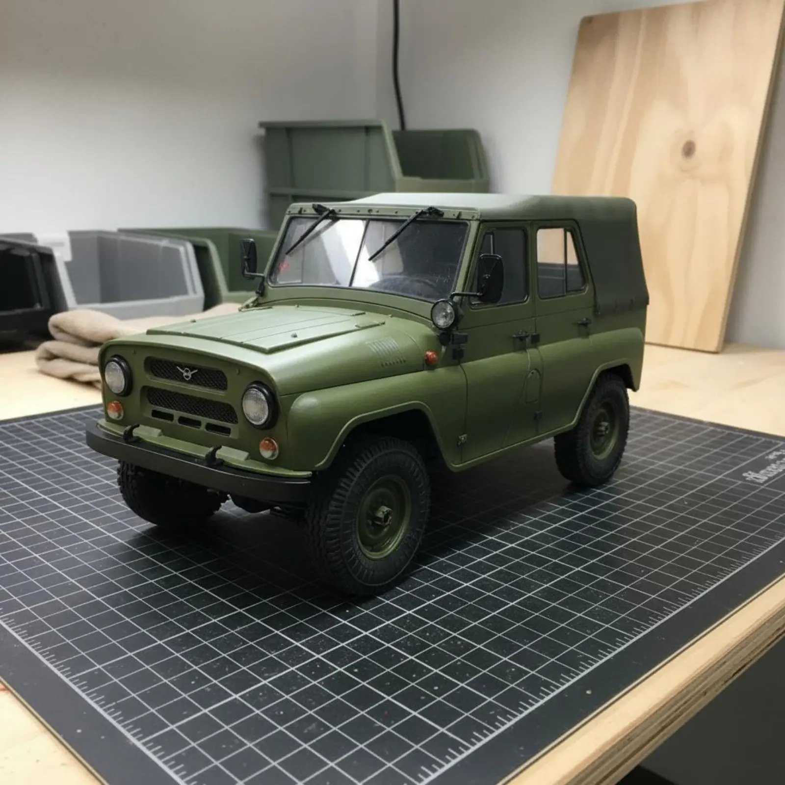 1/12 Scale RC Crawler Crawl and Climb 1:12 RC Terrain-Road Truck 4WD Rock Crawler Sturdy Drivetrain Proportional Steering