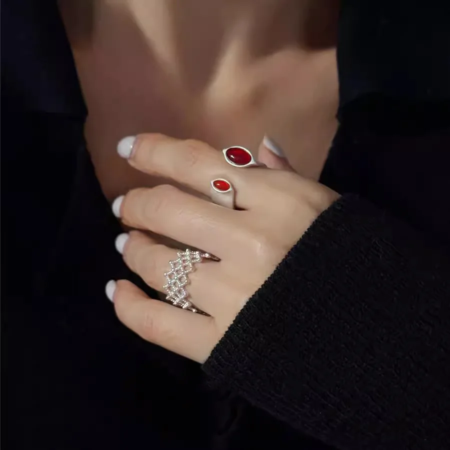 Anelli in argento sterling 925 per donna Coppia minimalista fatta a mano Semplice anello con web in pietra rossa Regalo per gioielli per feste Prevenire l'allergia