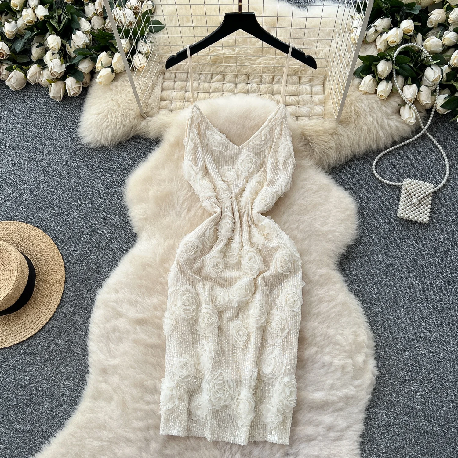 Clothland Donna Dolce Paillettes Cami Dress Scollo a V Cinghie per spaghetti Senza maniche Fiore Abiti al ginocchio Vestido QE019