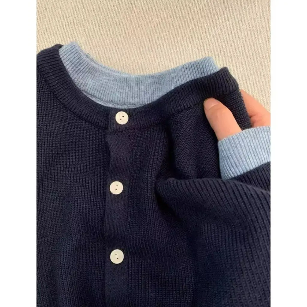 Marineblauw high-end gebreide jas voor dames, losse pasvorm, veelzijdige nep-tweedelige stijl voor de herfst en winter