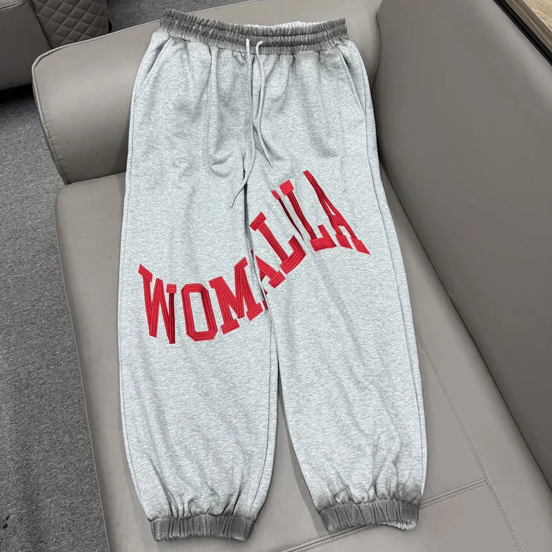 

Загущенные серые брюки с большими вышивкой и красными буквами, брюки для бега, мужские и женские повседневные широкие свободные спортивные штаны в стиле ретро, махровые спортивные штаны