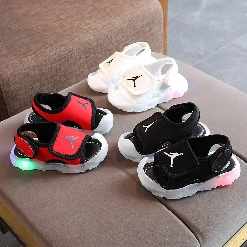 

2025 Fashion New Brands LED Lighted Baby Casual Shoes Glowing Cute Infant Tennis Glowing Leisure Toddlers Girls Boys Sandals