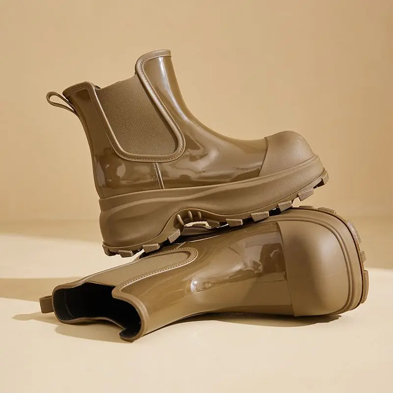 أحذية المطر القصيرة النسائية وصلت حديثًا مقاومة للماء ومضادة للانزلاق ونعل سميك لزيادة الطول على الطراز الكوري أحذية مطاطية للبالغين #5