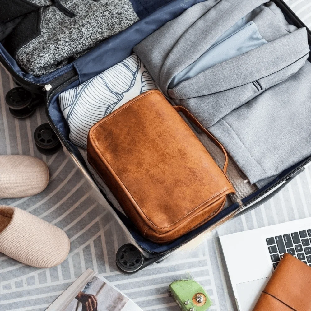 Multi-Pocket Makeup Bag Large Size PU Leather Hanging Toiletry Bag Waterproof Design Shaving Bag Business Trip