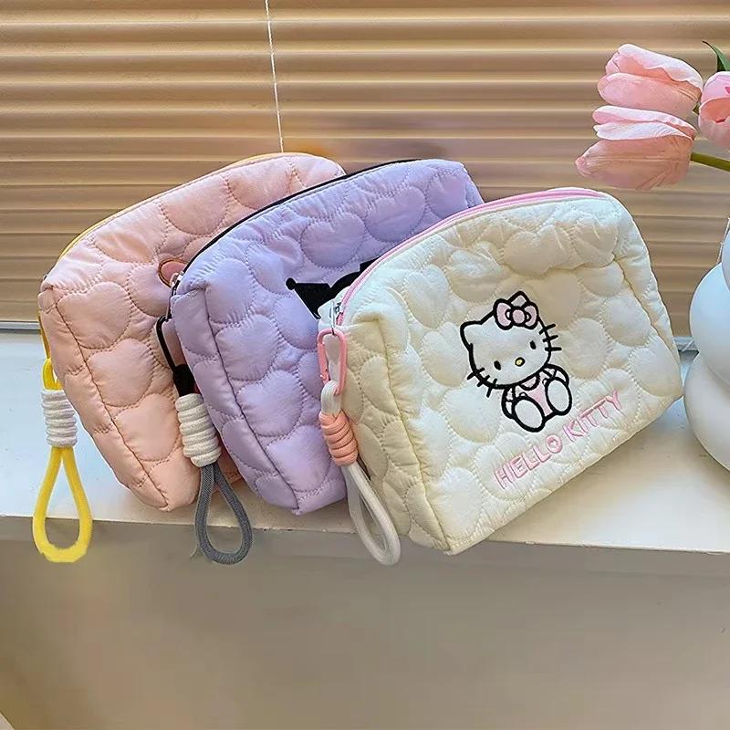 Sanrios อะนิเมะการ์ตูนแต่งหน้ากระเป๋า HelloKitty Kuromi น่ารักความจุขนาดใหญ่แบบพกพาเครื่องสําอางค์เครื่องเขียนกระเป๋าเก็บ