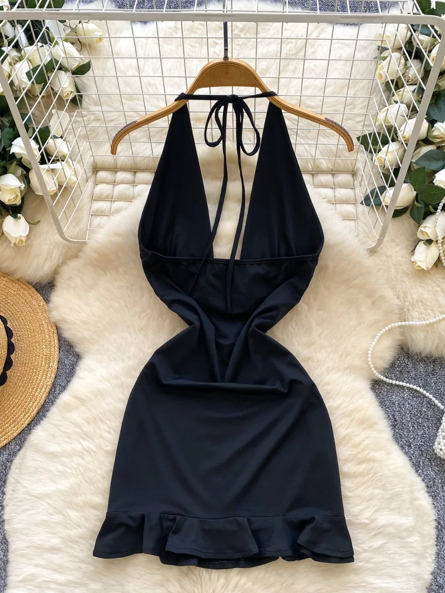 Foamlina verão fino ajuste bodycon pequeno vestido preto puro desejo sexy impressionante oco para fora fivela de metal halter cinta vestido