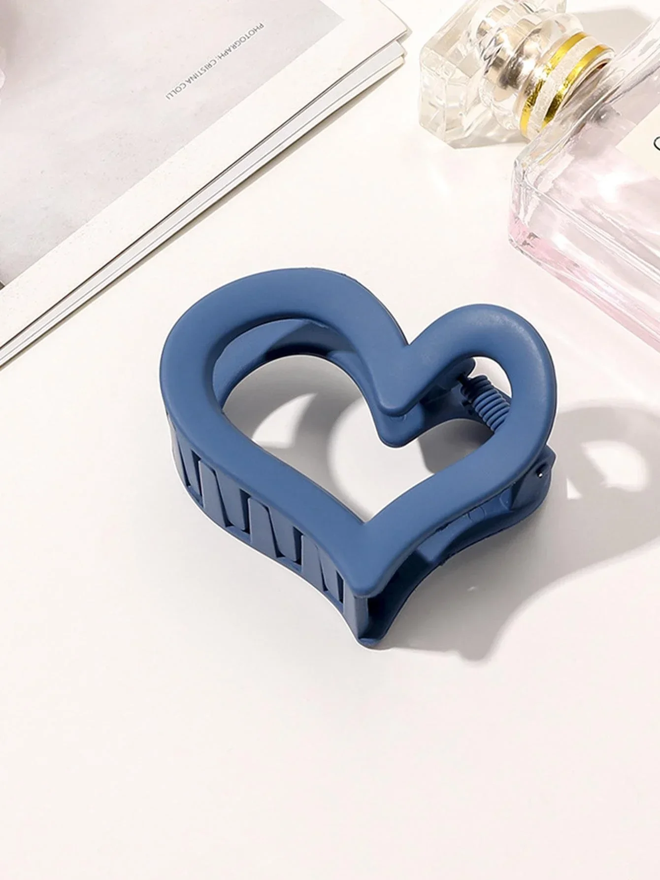 

Heart Shape Hair Claw Clips For Women Solid Color Casual Hair Accessories