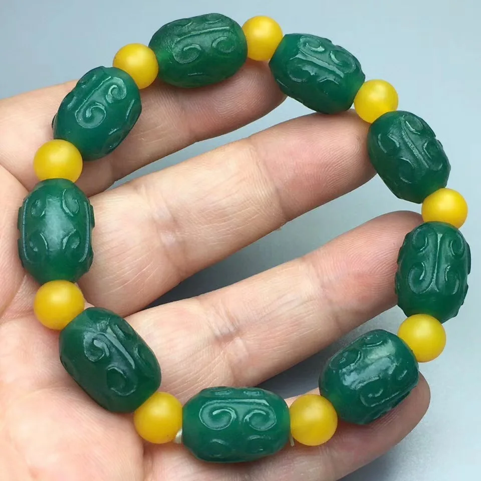 

Natural Green Old Agate Embossed Bucket Bead Bracelet, Simple and Versatile Bracelet for Men and Women