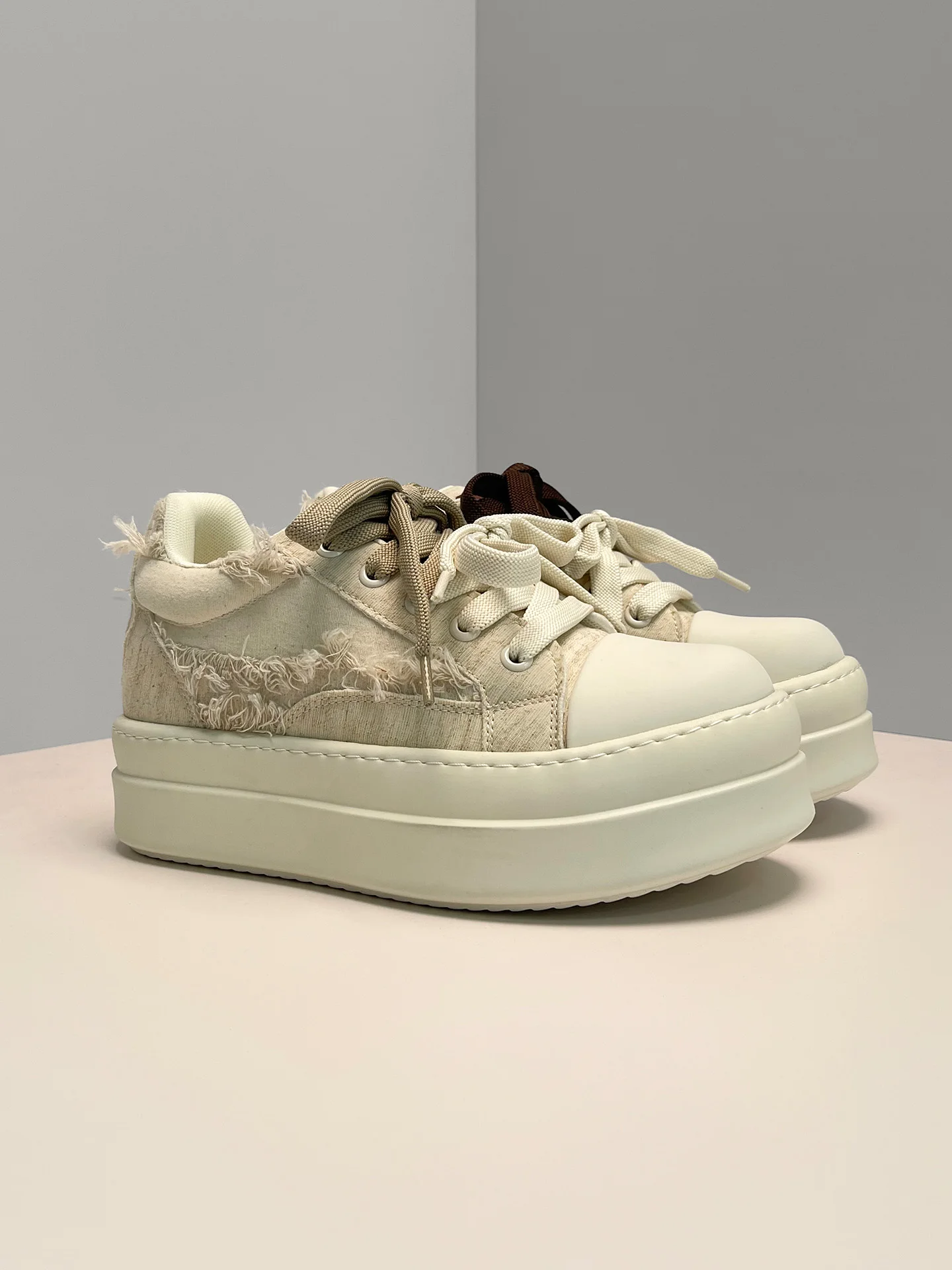 invisible-heightening-couple-board-oes-canvas-thi-bot-large-head-white-cotton-oes-men-women-sle-casual-sneakers