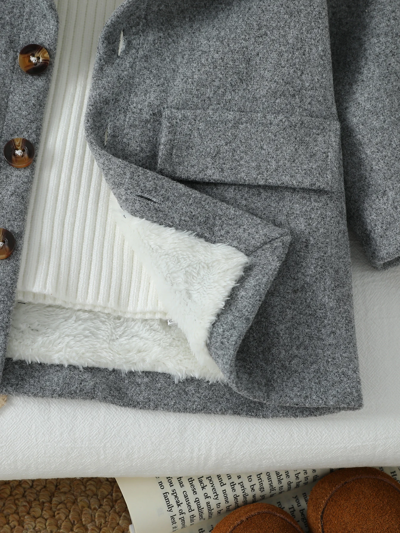 معطف شتوي دافئ متين للأطفال الأولاد موضة 2025 معاطف بقلنسوة من الصوف ملابس أنيقة للأطفال معاطف ملابس لـ 1-3 سنوات ملابس الشارع