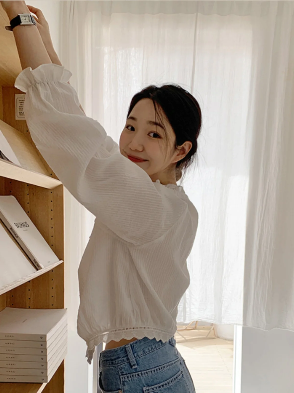 Chic Lace Shirt Women\'s Short Korean Style Shoulder Insert Sleeves White Slimming Top V-Neck Long Sleeve Commute Fashion