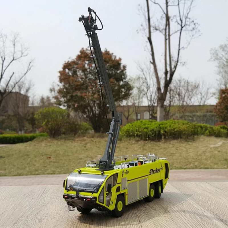Oshkosh Striker 3000 مطار سيارة مطافئ سبيكة نموذج سطح المكتب الديكور جمع عرض لودر أطفال بالريموت كنترول نموذج 1:15