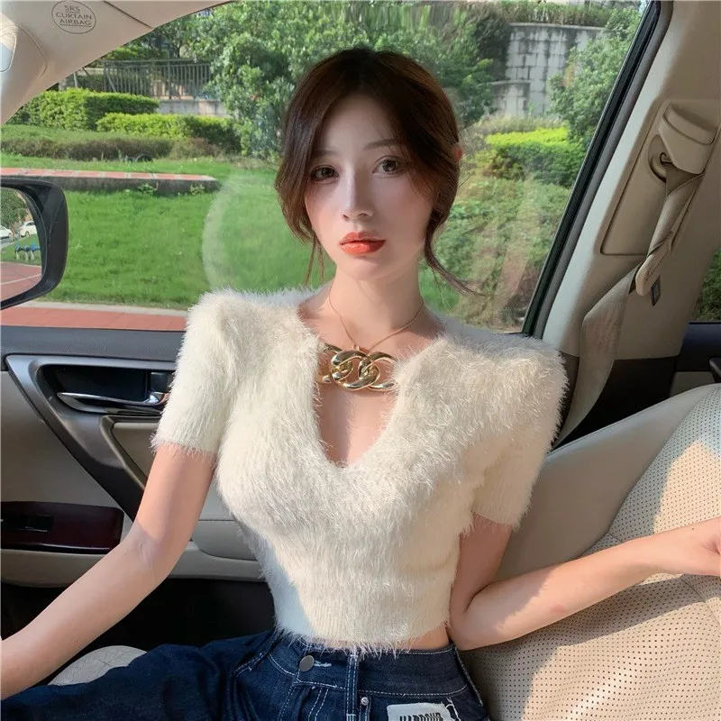 

2024 Summer New Style Sexy Korean White Hollow Out V Neck Short Sleeve T-shirts Women Chain Design Slim Short All-match Crop Top