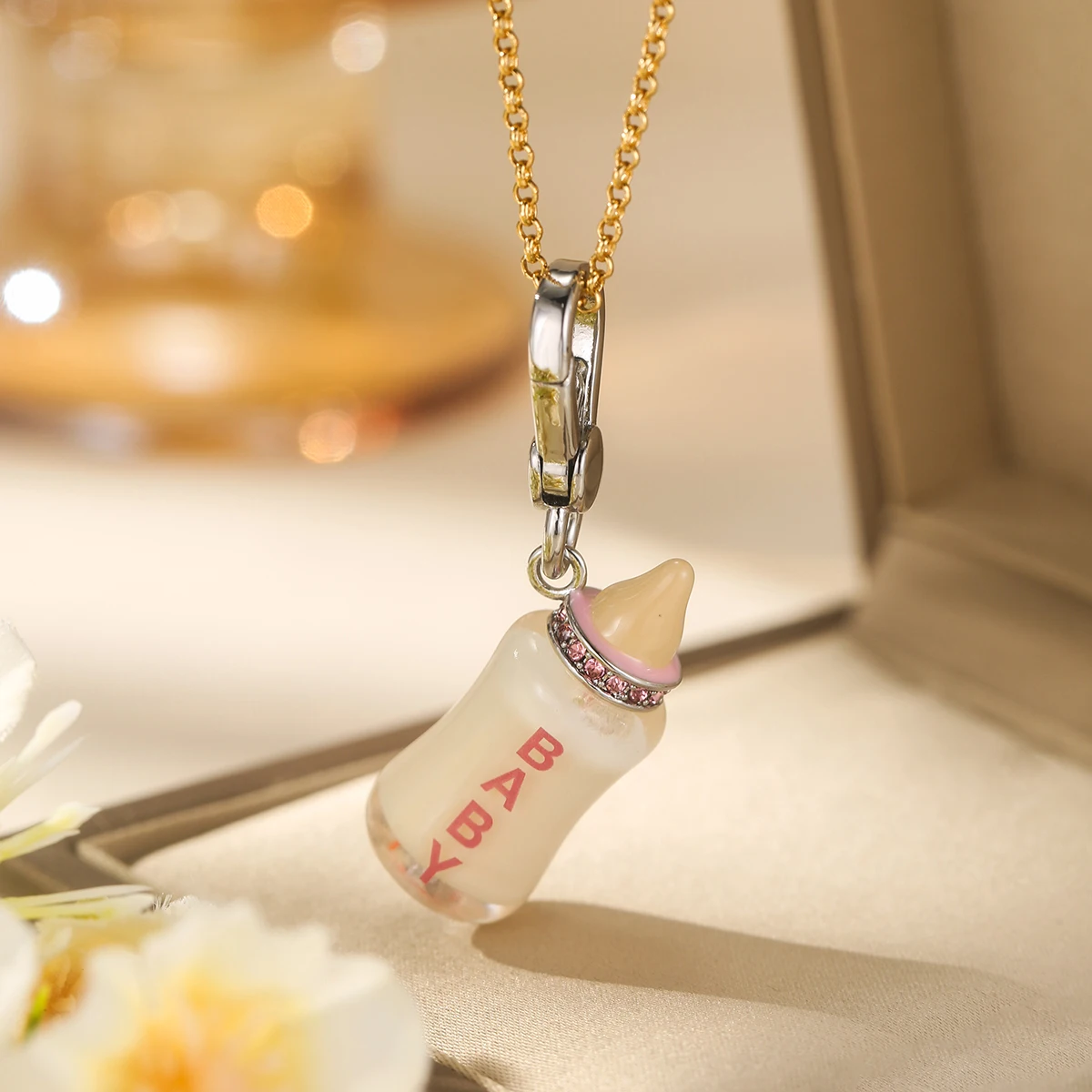 

Fashion Cute Faux Zircon Letter Printed Acrylic Baby Bottle Pendant Necklace for Women Sweet Cool Party Jrty jewelry bag pendant