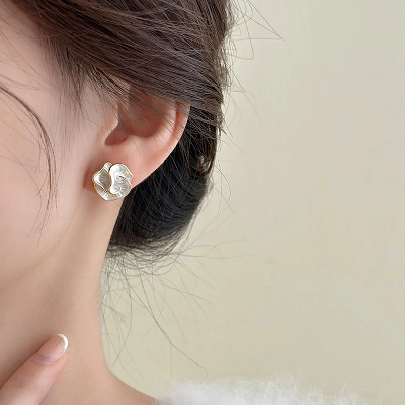 New Fashion Three-dimensional Oil Dripping Camellia Stud Earrings for Women Gentle Temperament Girls Daily Wear Jewelry Gift