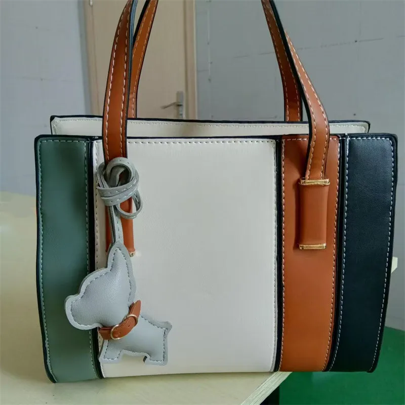 زخرفة البلدغ الشرسة الفائقة للنساء ، أجزاء حقيبة الكلب من جلد البولي يوريثلين ، سلسلة مفاتيح السيارة ، زخرفة حقيبة الظهر ، سلاسل المفاتيح ، الجديدة