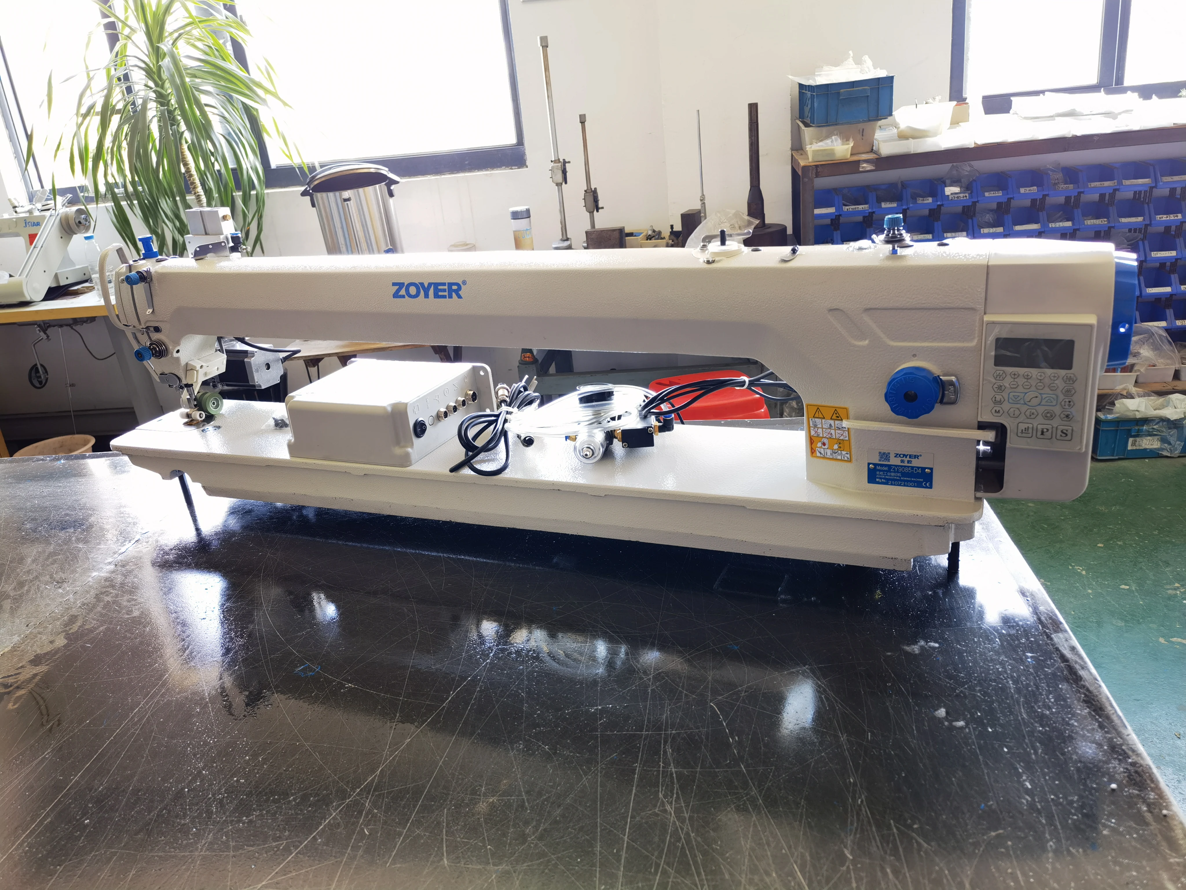 Hot Sale ZY9085 D4 Zoyer 85cm Long Arm Direct Drive Auto Trimmer Auto Foot Lift Lockstitch Industrial Sewing Machine For Garment