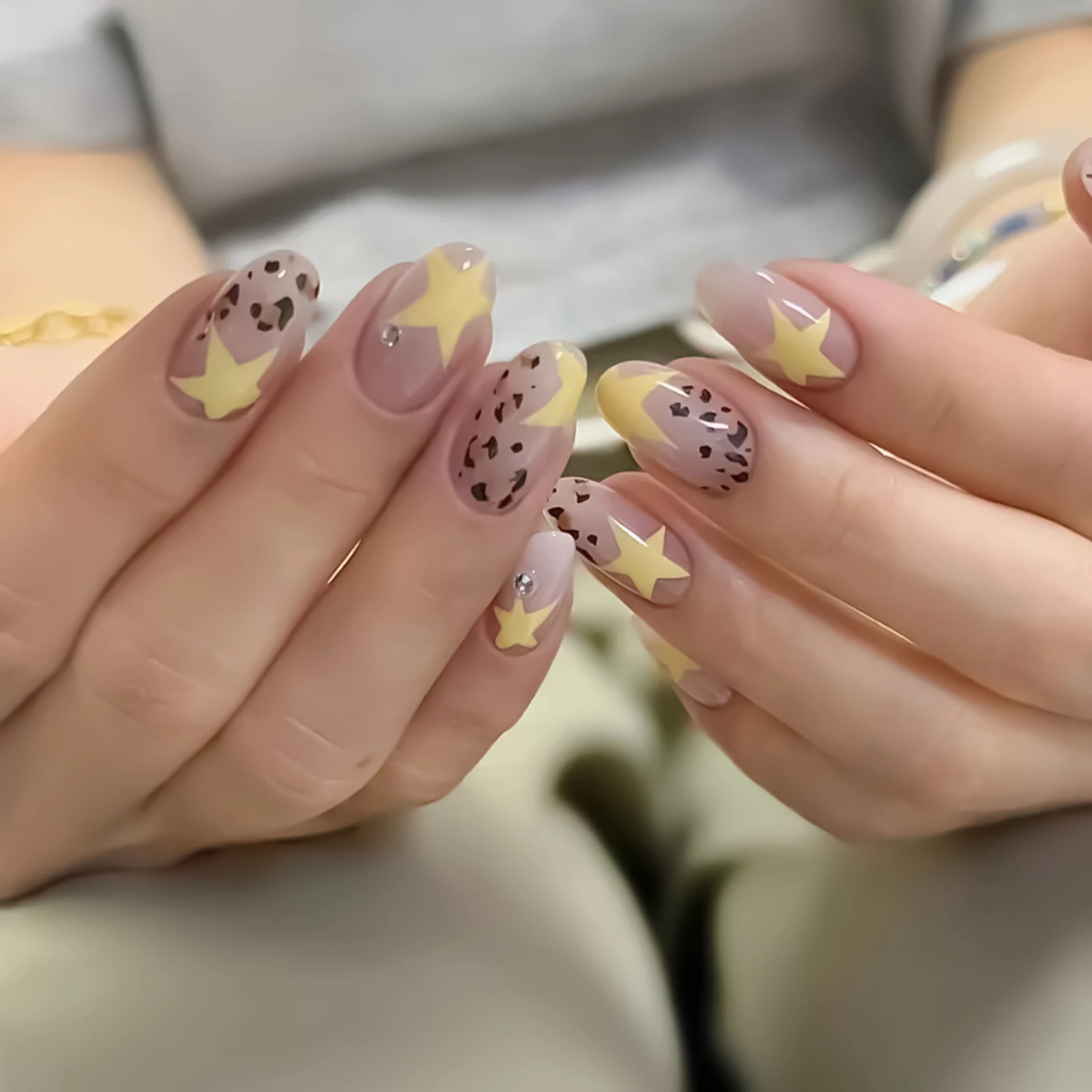 24Pcs Almond Fake Nails Leopard Printed Reusable Press on Nails Full Cover Acrylic False Nails Patch for Women DIY Manicure Art