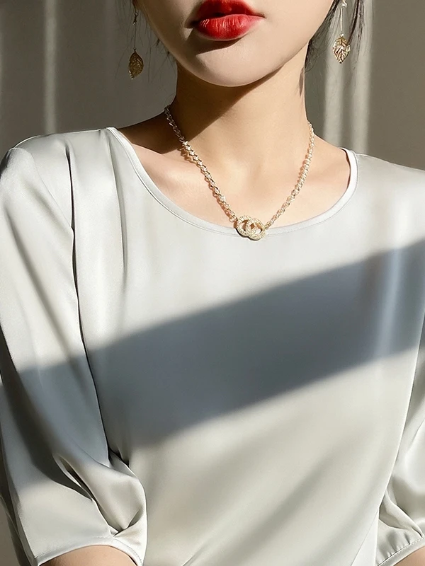 シルクサテンルーズフィットミッドスヴェオルトスヴェ女性のTシャツラウンドネ夏涼感薄手素材韓国Sleトップ