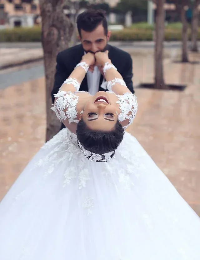 Abito da sposa personalizzato con fiori 3D, abito da ballo a maniche lunghe, abito da sposa romantico, realizzato su misura