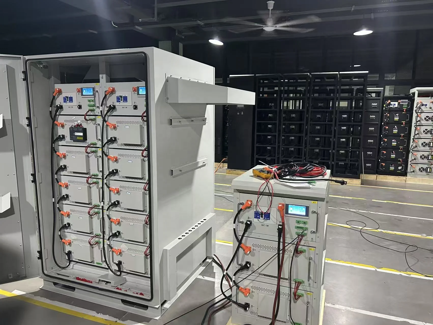 BESS System Battery Cabinet Air Liquid Cooling Energy Storage System 100kwh 200kwh 125KW/261KWh Container