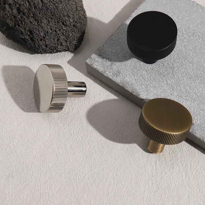 

[Оптовая продажа с фабрики] Роскошные латунные ручки для шкафа с одним отверстием Современные ручки для книжного шкафа Высококачественные ручки