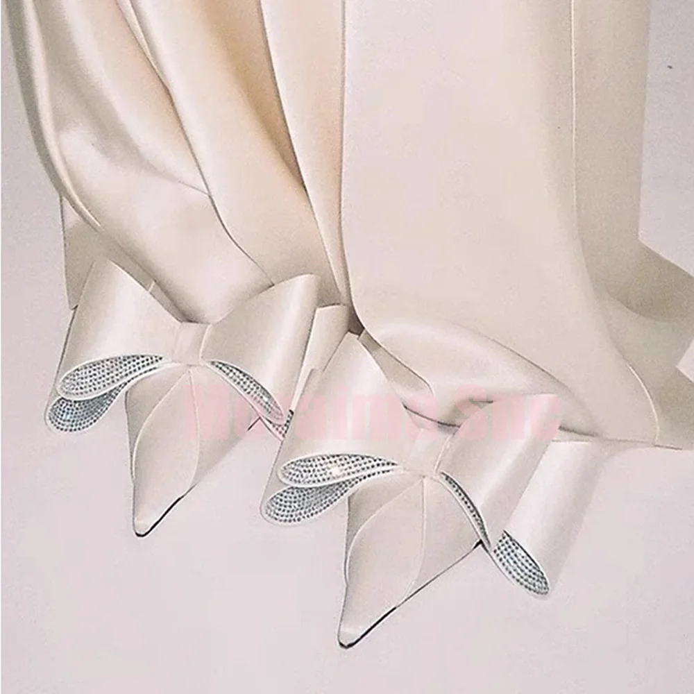 

Атласные сандалии с острым носком и кристаллами и бантом, блестящие женские модельные туфли на высоком каблуке-шпильке с открытой пяткой, новинка 2023 года
