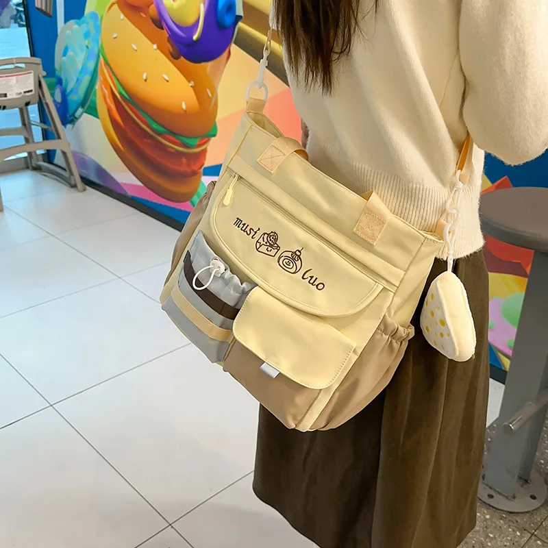 حقيبة كروس جميلة ذات ألوان متباينة ذات سعة كبيرة حقيبة يد من فئة الطالبات جميع أنواع حقيبة علاجية من النايلون كاواي