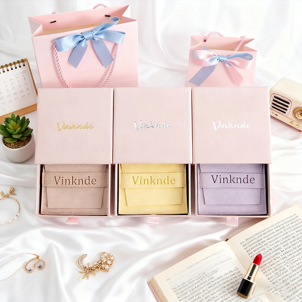 

24pcs Custom Logo 8x8x1.7cm Drawer Sliding Rigid Cardboard Luxury Gift Box for Earing Necklace Bracelet Jewellry Microfiber Bag