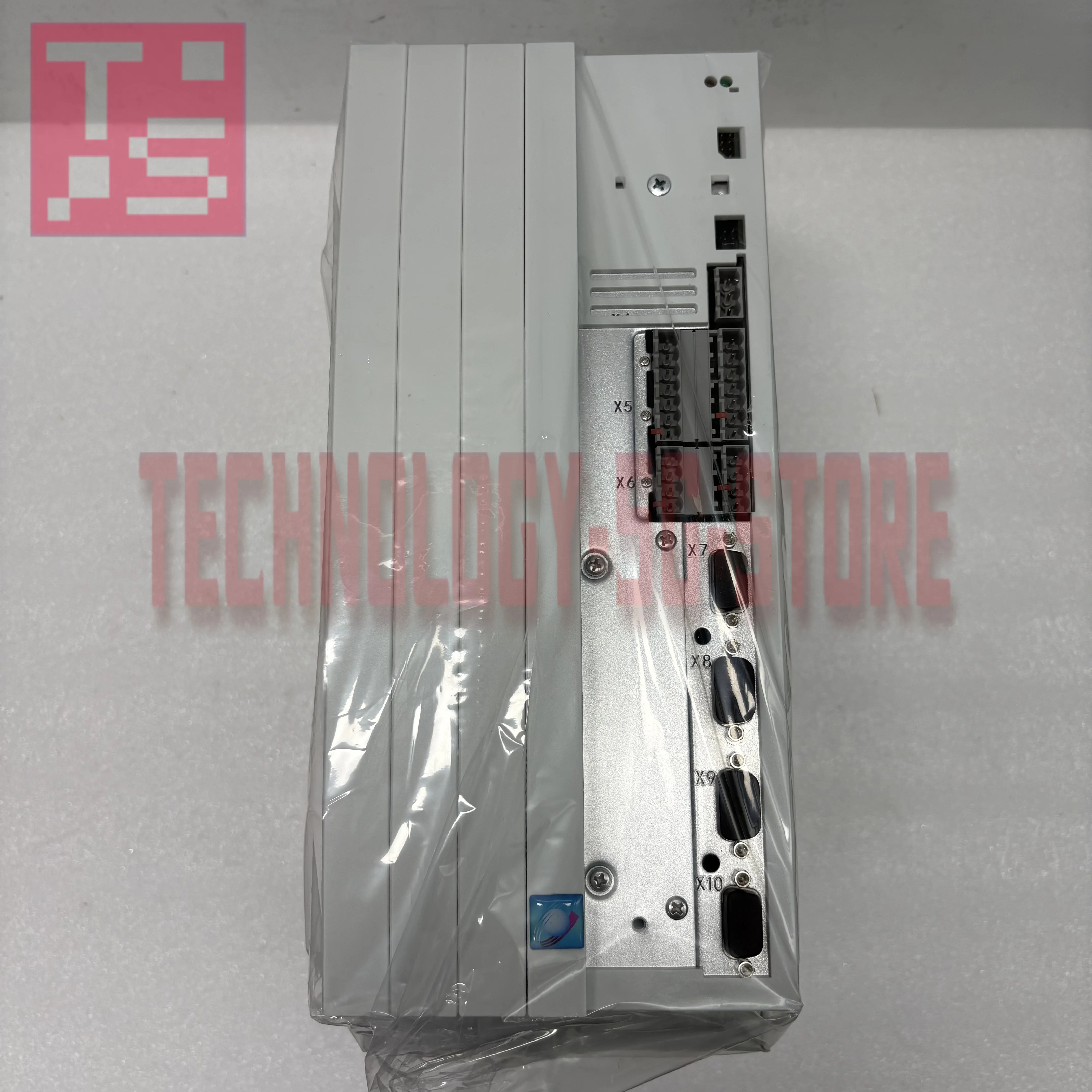サーボドライバー 新品箱入り EVS9326-EIV907
