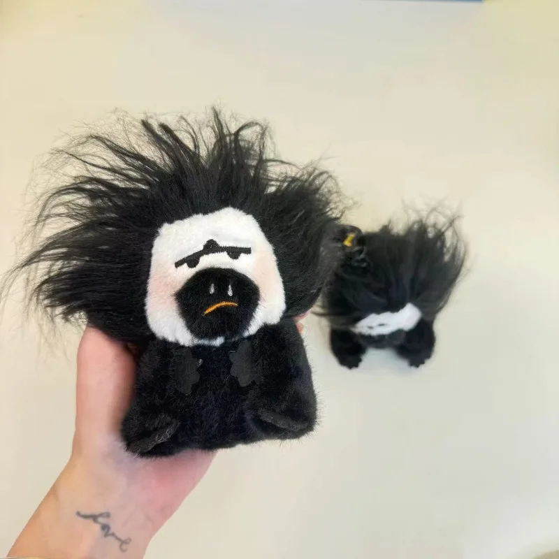 Witte monnik geconfronteerde aaphanger met rommelig kapsel Creatieve poppen Rugzak Vercharterde auto's Sleutelhangers DIY-kapsels beschikbaar