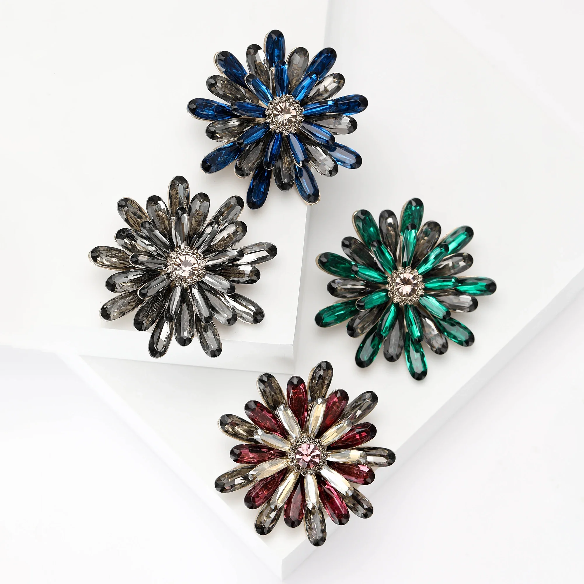 Rhinestone Flower Brooches for Women Unisex Trendy Multicoloured Crystal Glasses Pin Office Party Friend Gifts Accessories