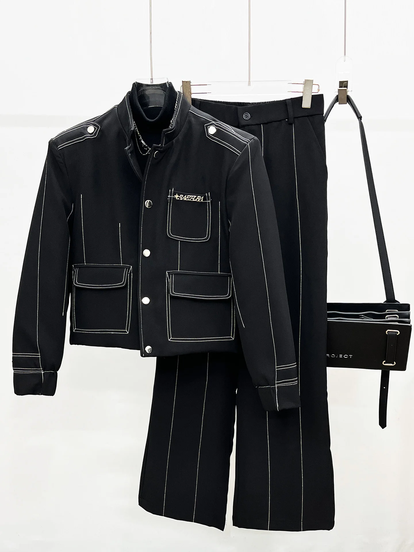 

High-End Mens Winter Faion Jaet And Pants Set with Thi Cotton ort Straight Leg Long Trousers Two-Piece Suit