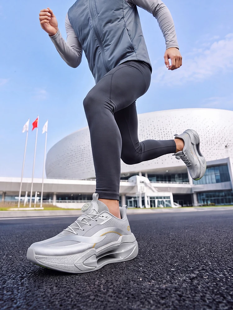  Modische Herren-Laufschuhe, leichte Damen-Sneaker mit drehbarer Schnalle und Dämpfung, rutschfeste Sportschuhe für Training, Joggen und andere Sportarten. – Detail 9