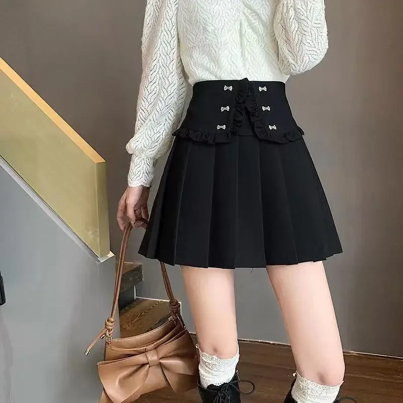 Black skirt female autumn/winter 2024 new Korean version of high waist design fashion temperament little pleated skirt.