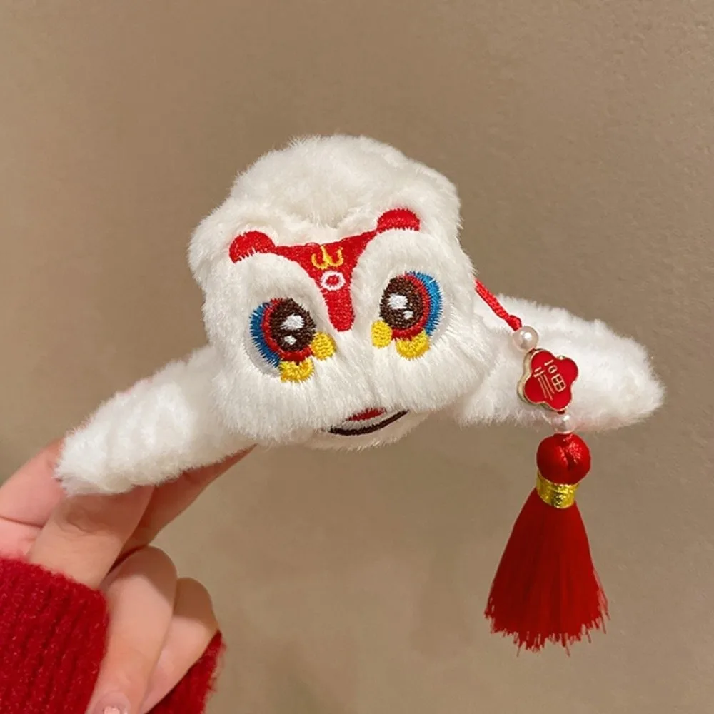 

Элегантные пробуждающие лев, новогодние когти для волос, корейский стиль, кисточка, леди, зажим в виде акулы, красный головной убор, зажим для женщин