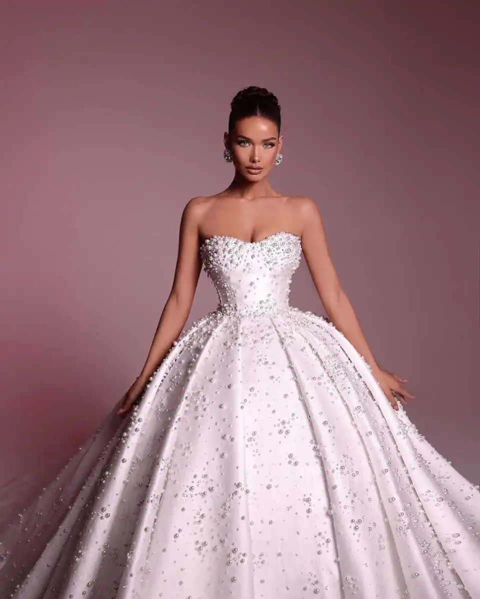 Gorgeous Ball Gown Wedding Dresses Strapless Lace-Up Appliques Beaded Sweep Train Princess Bride Wedding Dress Customized