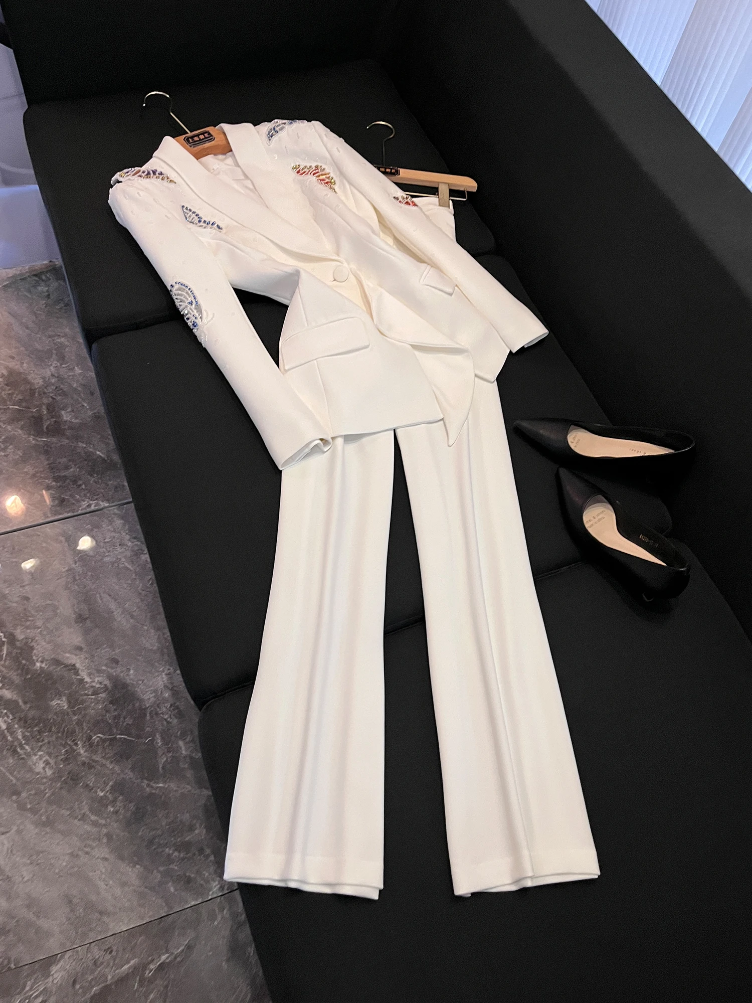 

Ele Design Unique Heavy Work Women's Suit Diamond Embellied Long Pants Set A05500 for Ages 35 And above Chinese Made