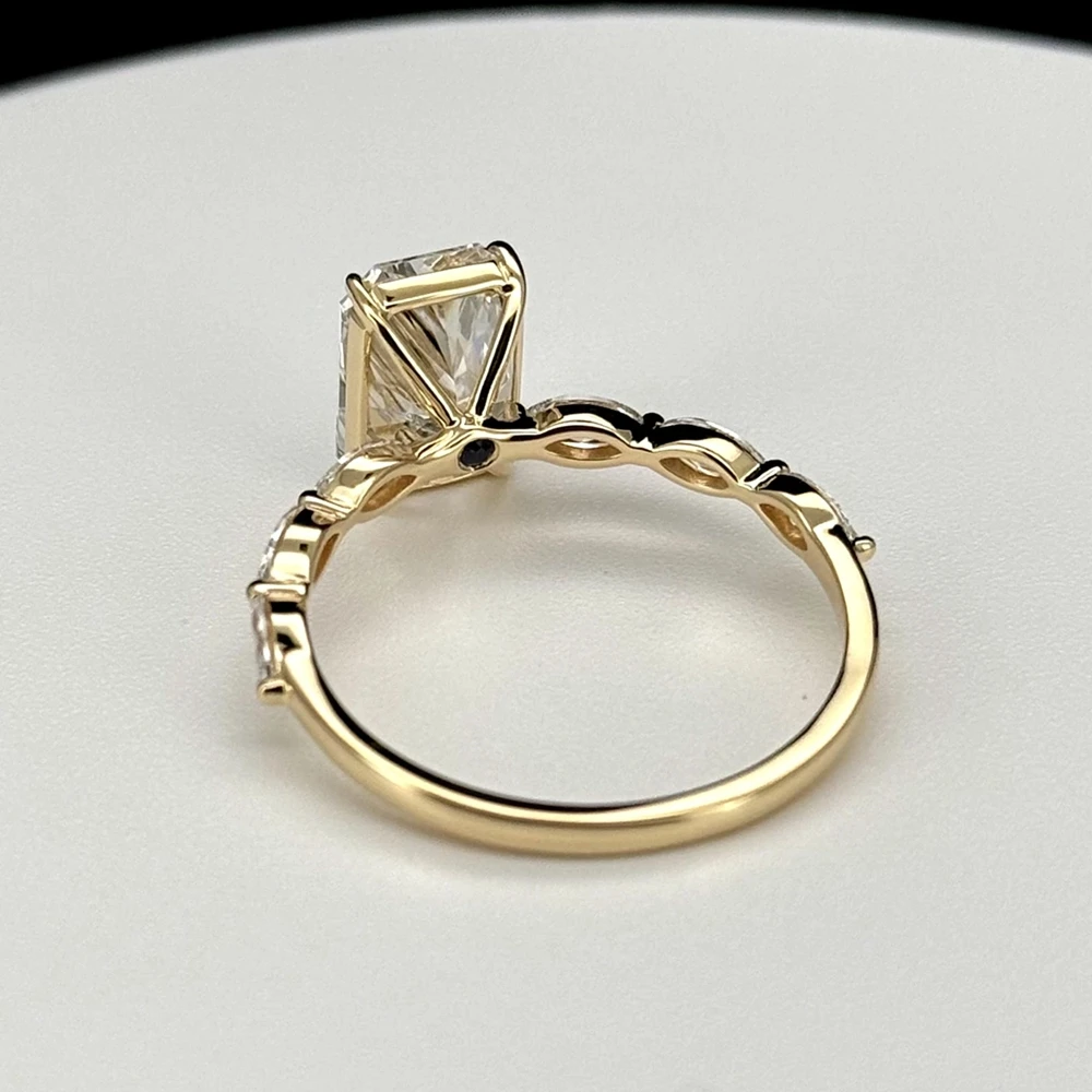 Customized Au750 D VS1 IGI Diamond 18K Yellow Gold Radiant 2ct 3ct 3.5Carat Lab CVD Diamond Ring