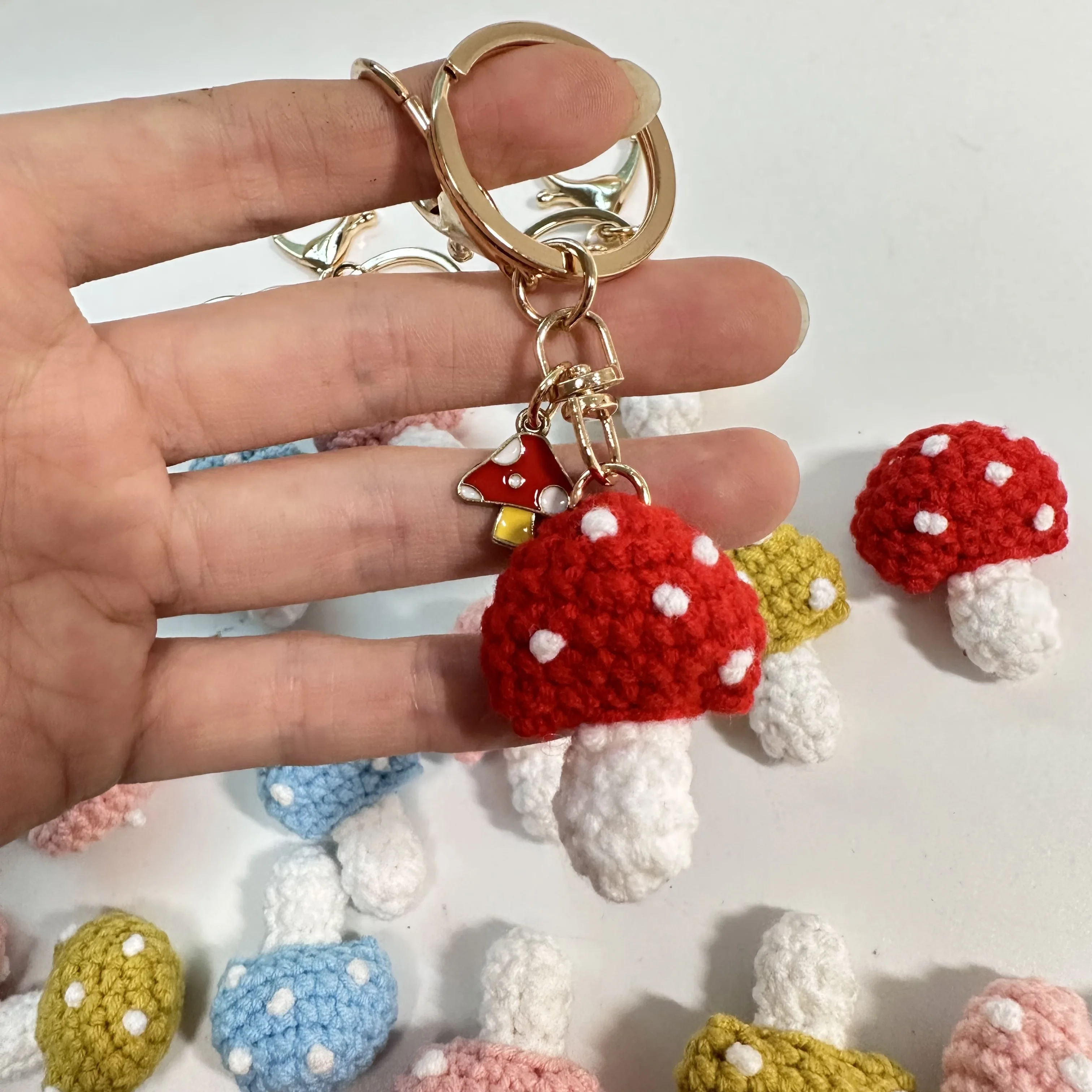 4 Colors Hanmade Cute Blue Pink Yellow Red Mushroom Charm Keychain Mini Hand Knitted Car Keyring Lovely Backpack Handbag Pendant