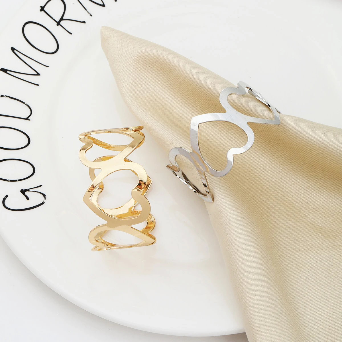 

Metal Peach Heart Napkin Ring Hotel Fine Decoration Napkin Clasp