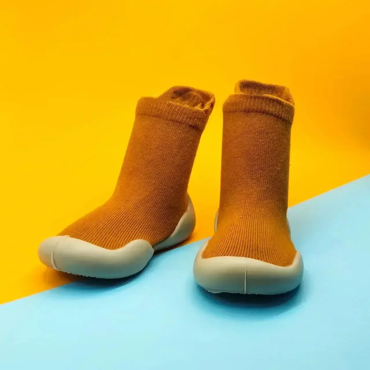 جوارب مضادة للسقوط، جوارب أرضية للأطفال، أحذية أطفال داخلية غير قابلة للانزلاق لحديثي الولادة، جزء سفلي ناعم ورائع