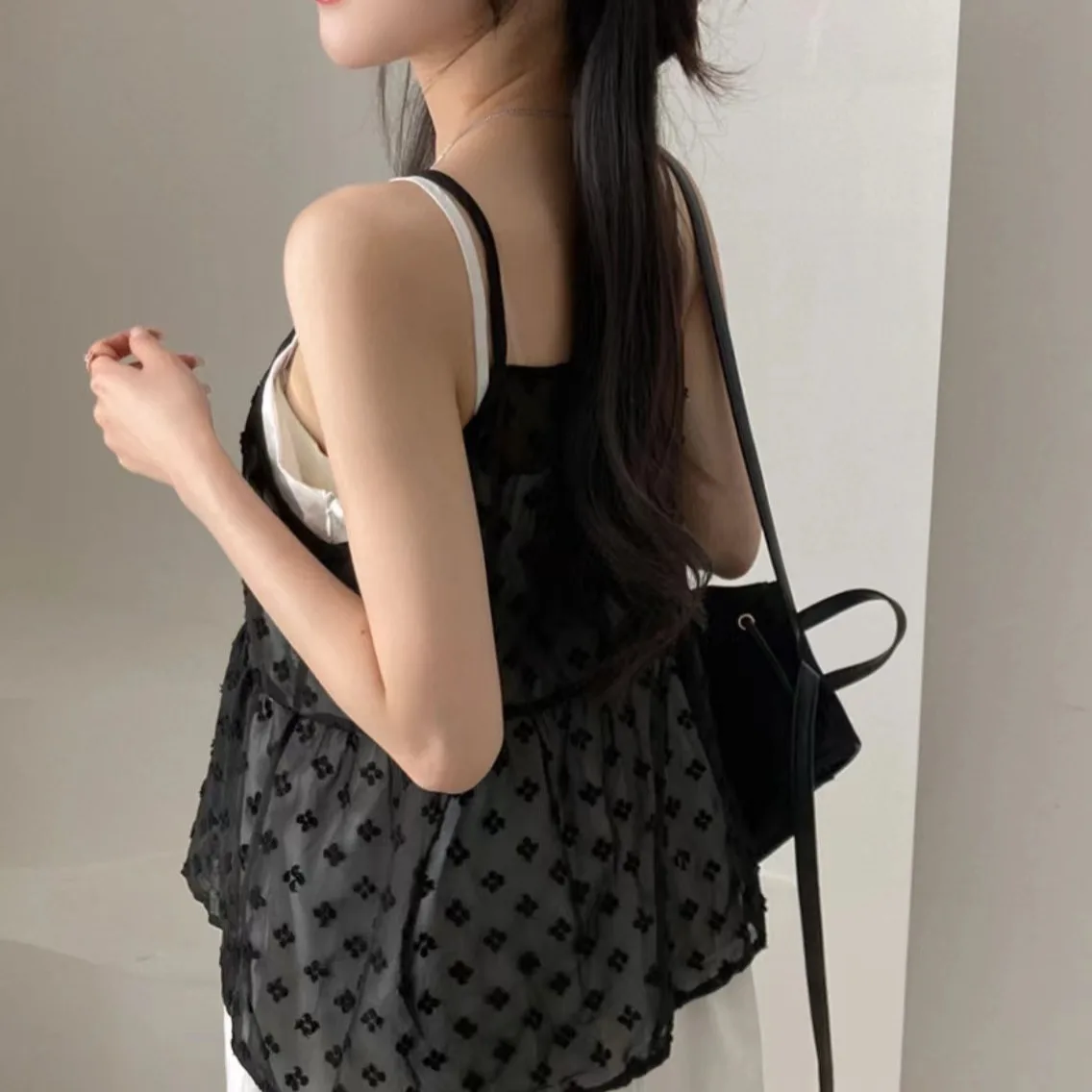 Elegancka koreańska bluzka damska na wiosnę i lato, modna, koronkowa, z dekoltem w serek, z falbankami, warstwowa.