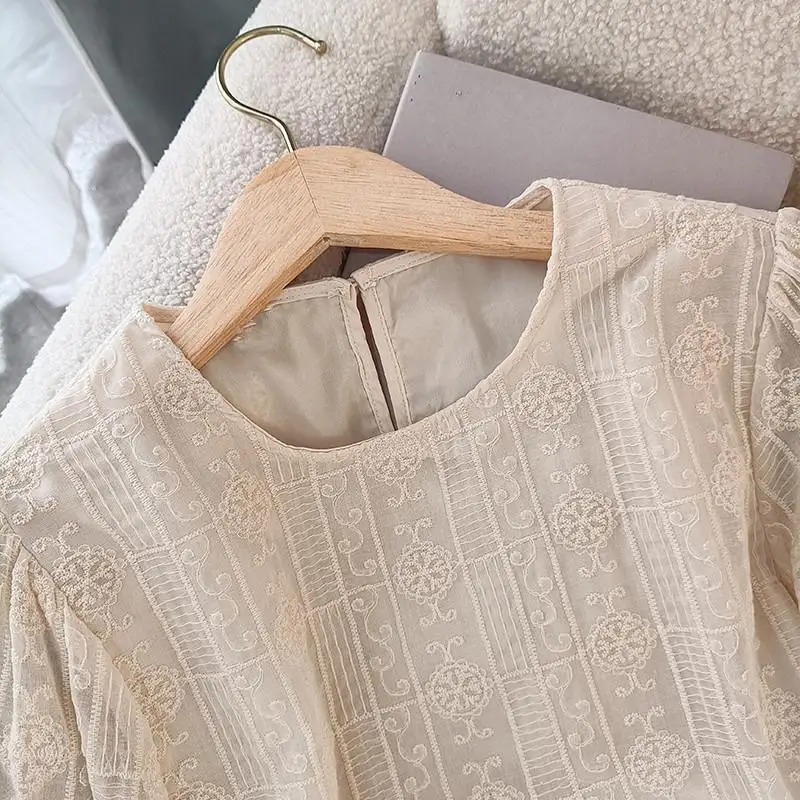 女性の夏のファッションレースパッチワーク無地 O ネック半袖シャツレディースシンプルオフィスレディオールマッチカジュアルトップス