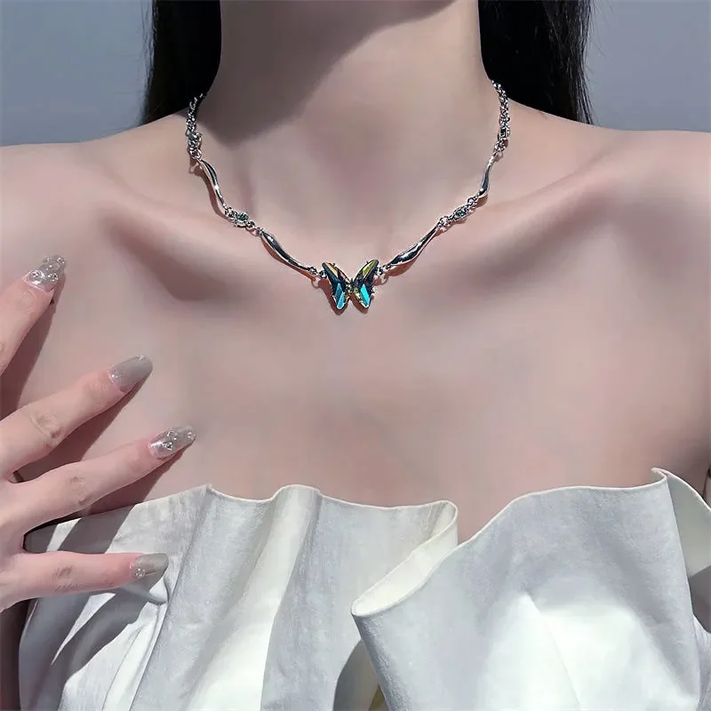 

Unique Design Gradient Butterfly Pendant Necklace for Women New Fashion Sweet Cool Girl Collarbone Chain Jewelry Birthday Gift