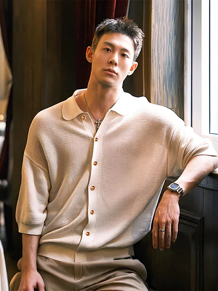 

Американский винтажный вязаный летний тонкий дышащий ажурный жилет в стиле Old Money с открытым воротником...