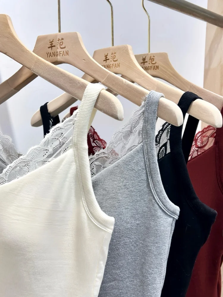 

Женская майка с кружевной отделкой, V-образным вырезом, со встроенными подушечками для груди, теплая базовая одежда, большой размер, красивая модель