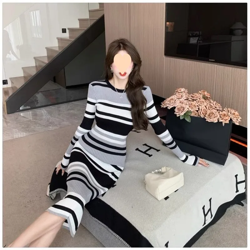 بلوفر بطول الركبة K Pop البلوزات لاعبا النساء الصلبة الحياكة الرسمية منتصف العمر محبوك شبه عالية سلس ستار مخطط Ins